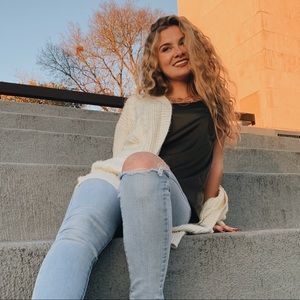 Meet your Posher, Hallie